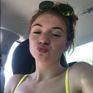 Meet your Posher, Alexia